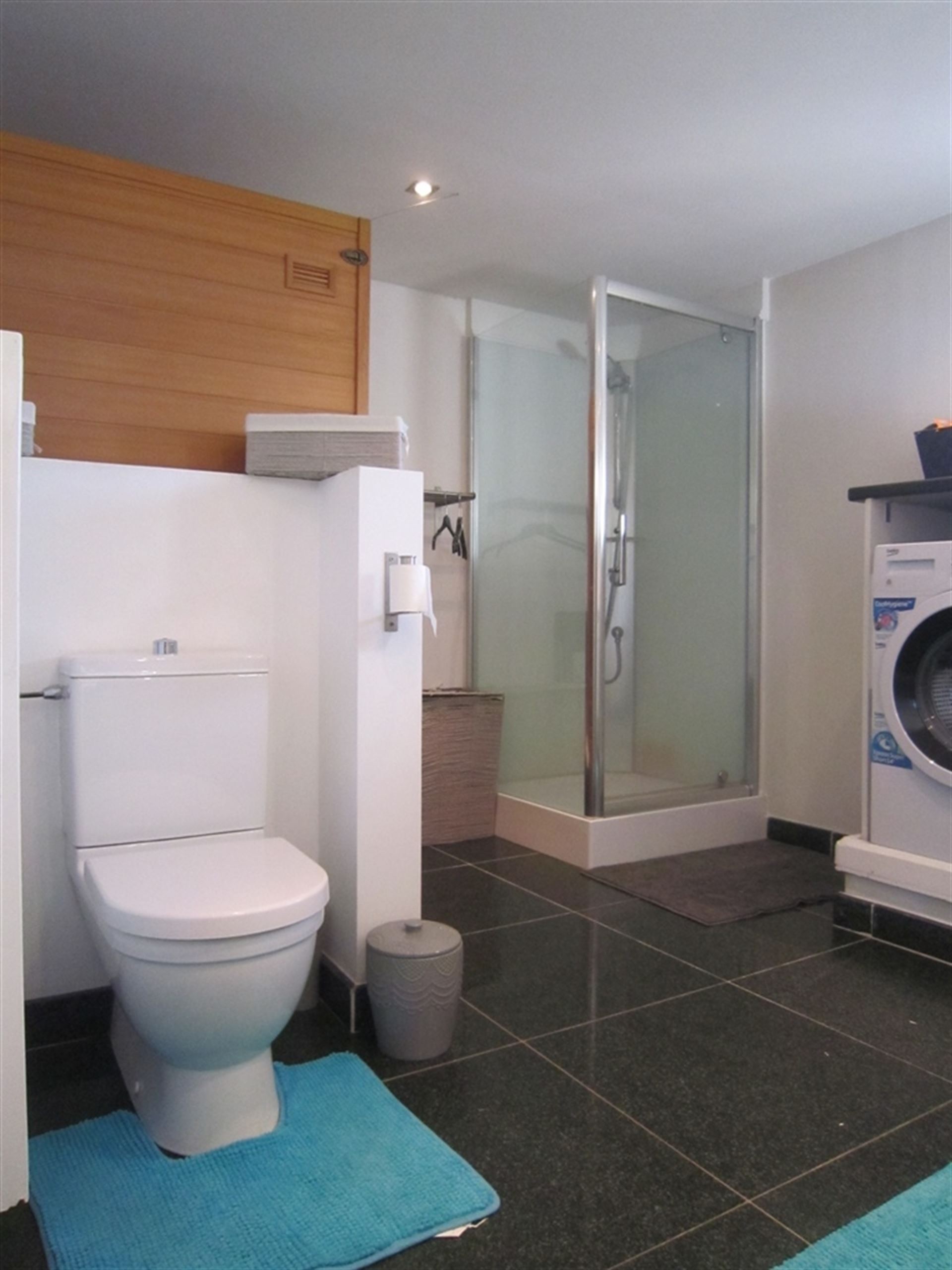 Appartementsgebouw met 2 verhuurde appartementen gelegen langs de Rijksweg! - foto 5