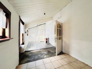 Villa te koop met loods op 1300m², loods van 300m²Indeling:Woonkamer, aparte keuken, badkamer, wasruimte &amp; 1 slaapkamer1ste verdiep, 4...