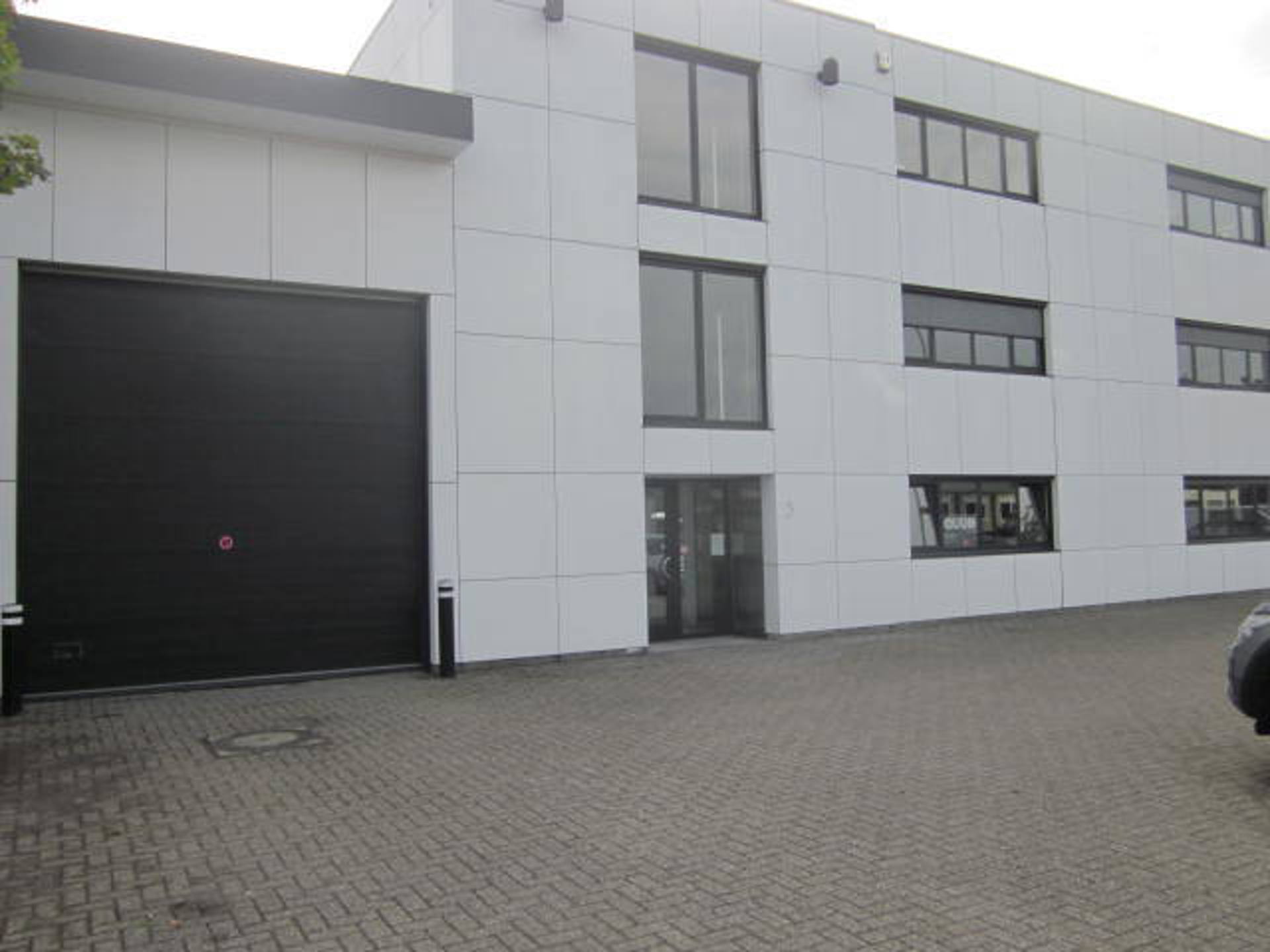 Commercial for rent in Sint-Niklaas - photo 2