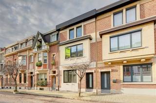 Dit volledig gerenoveerde huis staat te koop in de Prins Leopoldlei, één van de meest gegeerde straten in het centrum van Mortsel. Mortsel is...