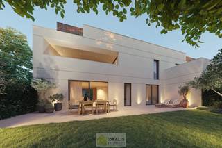 Knap gelijkvloers appartement met een duidelijke focus op privacy en functionaliteit. Het appartement is volledig naar de tuin georiënteerd...