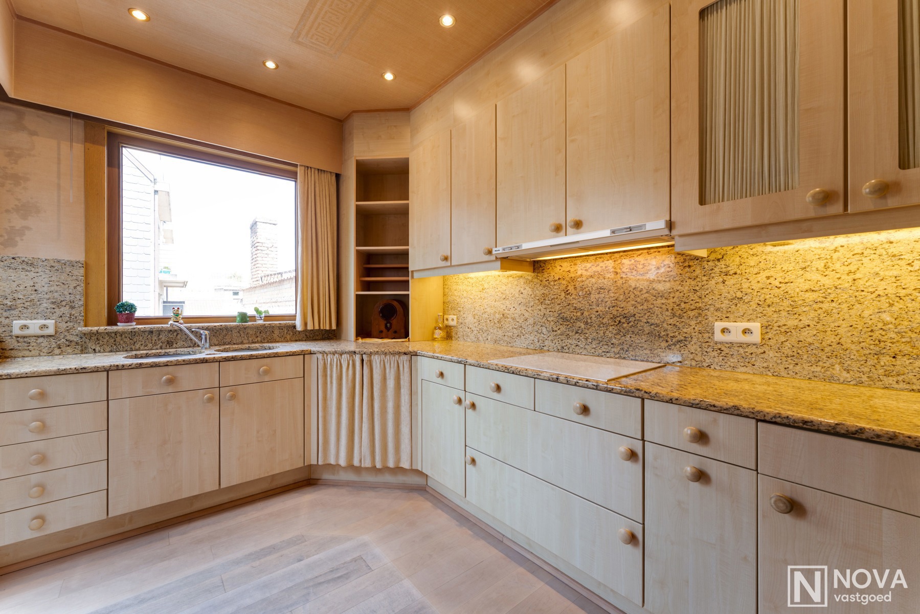 Trapgevelwoning in de historische binnenstad van Nieuwpoort - foto 4