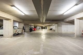 Autostaanplaats op centrale ligging in Lier. De staanplaatsen zijn gelegen op -1 van een appartementsgebouw.Beschikbare staanplaatsen:1 2 (vanaf...