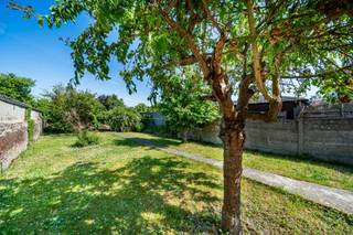 À Racour, dans l’entité de Lincent, cette maison pleine de cachet ravira les amateurs d’authenticité et de beaux volumes. Idéalement située sur...