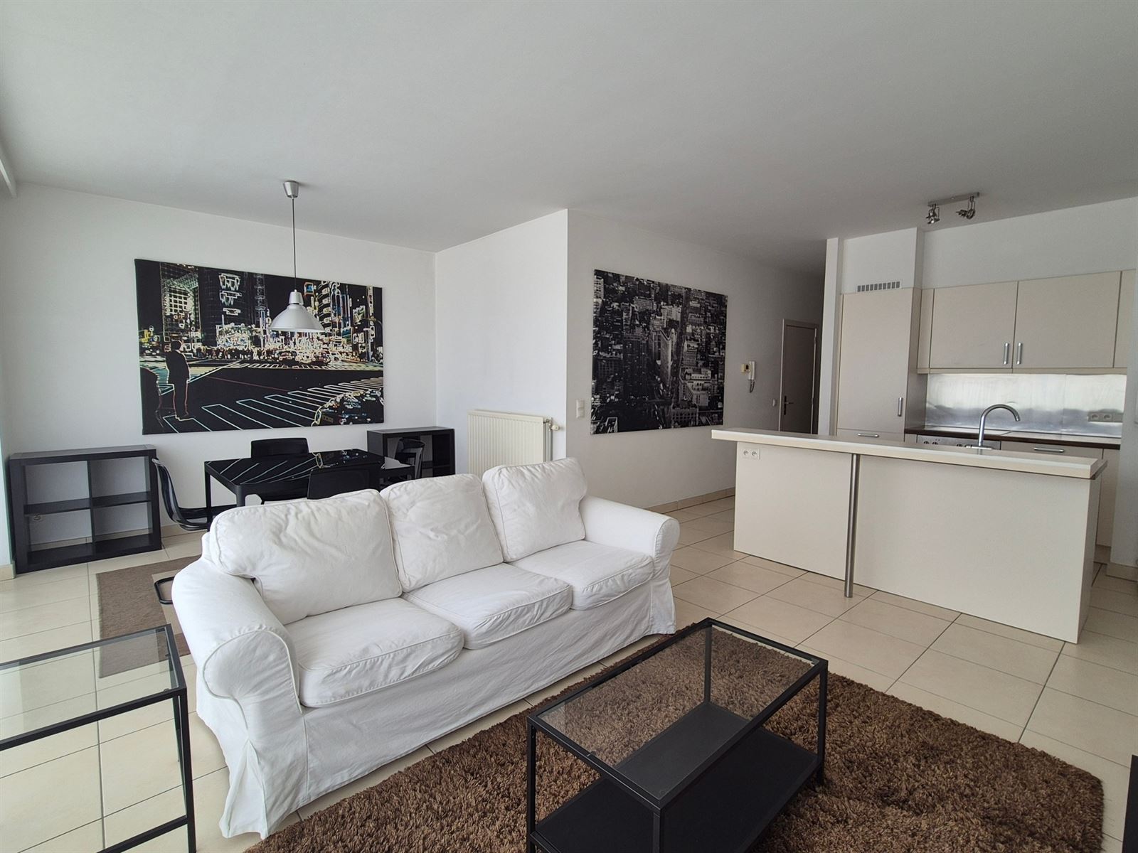 Stijlvol en volledig gemeubeld 2 slaapkamer appartement op toplocatie! - foto 2