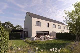 <p>Welkom in de Schachterijstraat te Lovendegem. Dit te koop aangeboden huis heeft de potentie om uw ideale thuis te worden, omringd door een rustige en aangename buurt. De indeling van de woning biedt volop mogelijkheden en zorgt voor een sfeervolle ambiance, perfect voor gezellige familiemomenten. De open keuken en moderne badkamer nodigen uit tot een leven van comfort en plezier, terwijl de woonkamer de ideale plek is om samen te komen na een lange dag.</p>
<p>Met drie ruime slaapkamers biedt deze woning voldoende ruimte voor elk gezinslid en zijn er meerdere mogelijkheden om de zolder te benutten door de vaste trap. De praktische garage en wasplaats maken het dagelijks leven nog aangenamer. Het perceel van 226 vierkante meter biedt een leuke buitenruimte waar u kunt genieten van de frisse lucht en het groen om u heen. Dit huis is een waardevolle keuze voor wie op zoek is naar een warm en uitnodigend thuis in een vriendelijke gemeenschap. Neem gerust contact met ons op voor meer informatie of om een bezichtiging in te plannen. Interesse 0497 588 888 of contact@huysmanbouw.be </p>
