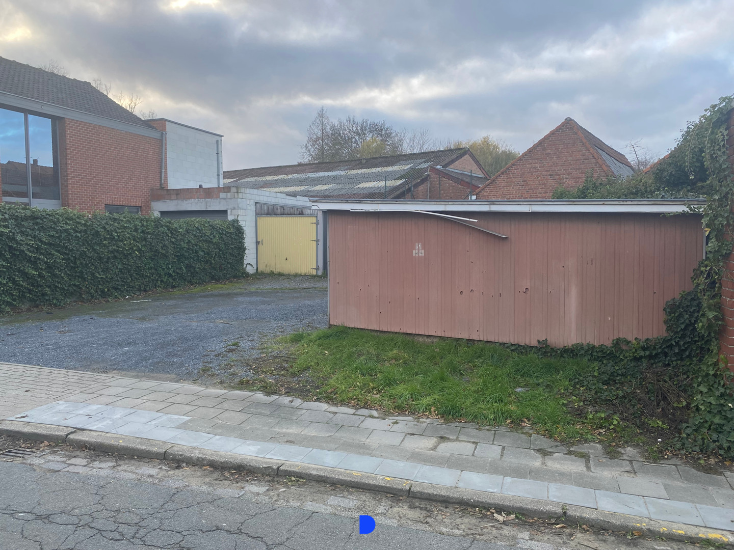 Perceel (bouw)grond met garages - foto 4