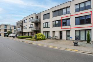 In het centrum van Beveren bevindt zich dit instapklaar en energiezuinig appartement (geen lift).Het appartement is gelegen op de 1ste verdieping en...