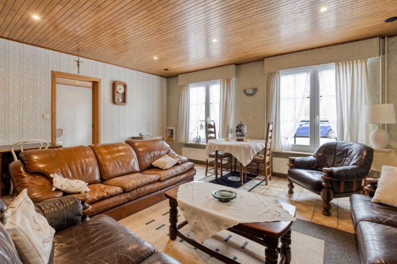 Te renoveren woning met grote tuin en veel potentieel - photo 3