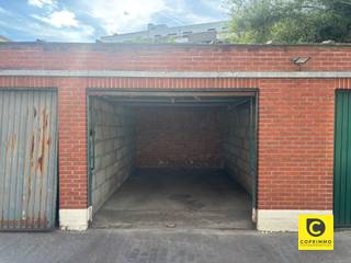 <p><span>Garage for rent in a prime location!</span></p><p><span>Convenient and easily accessible location, with shops, public transportation, and major thoroughfares nearby. Prins Boudewijnlaan also offers quick access to Antwerp, Berchem, and the Zuidrand.</span></p><p><span>The garage is located at the rear of the property. You drive in through an automatic access gate. The garage itself is equipped with a manually operated door.</span></p><p><span>Dimensions:</span></p><ul><li><span>Width: 2.21 m</span></li><li><span>Height: 1.86 m</span></li><li><span>Depth: 5.23 m</span></li></ul><p><span>Available immediately.</span></p><p><span>Interested? Feel free to contact us for more information.</span></p>