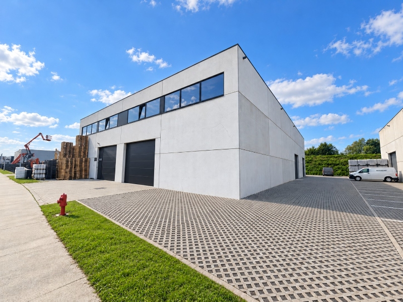 Recente KMO unit (350 m²) met mezzanine (72 m²) + parking - photo 1