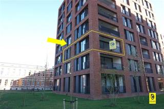 <p><span>Recent (2015) one bedroom apartment with very spacious terrace in the fantastic landscaped inner area 't Groen Kwartier in Antwerp</span></p><p><span> </span></p><p><span>The apartment is very quietly located in a car-free area, within walking distance of star restaurant "The Jane", other dining options and supermarkets. This hip apartment has the following layout:</span></p><p><span> </span></p><p><span>Entrance hall &amp; storage:</span></p><p><span>You enter the apartment through the entrance hall which has a storage room </span><span>with connection for washer and dryer</span><span>.</span></p><p><span> </span></p><p><span>Living area &amp; kitchen:</span></p><p><span>The apartment has a </span><span>fully installed open kitchen with induction stove, cooker hood, dishwasher, refrigerator, and combi oven. There is also a very pleasant tiled living room with large glass windows all around and access to the beautiful spacious terrace with beautiful and peaceful views.</span></p><p><span> </span></p><p><span>Bathroom &amp; bedrooms:</span></p><p><span>There is one bedroom, a separate toilet and a modern bathroom with large walk-in shower and single sink unit.</span></p><p><span> </span></p><p><span>Garage:</span></p><p><span>An underground car parking space can be rented along at 80 euros/month.</span></p><p><span> </span></p><p><span>Advantages:</span></p><ul><li><span>Spacious terrace</span></li><li><span>Quiet location in 't Groen Kwartier</span></li><li><span>Close to main roads and public transport</span></li><li><span>Shared bicycle storage</span></li></ul>