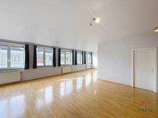 BRUSSEL – In de wijk Dansaert, nabij het centrum en het Sint-Katelijneplein, dicht bij openbaar vervoer en winkels. 2-slaapkamerappartement van...