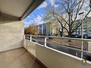 Ruim 3 slaapkamer appartement met 2 terrassen gelegen te Fruithoflaan!Dit appartement is voorzien van twee ruime slaapkamers. Dichtbij openbaar...