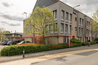 Dit gelijkvloers appartement is ideaal gelegen in het centrum van Berlaar, vlakbij een supermarkt en op wandelafstand van winkels, het station...