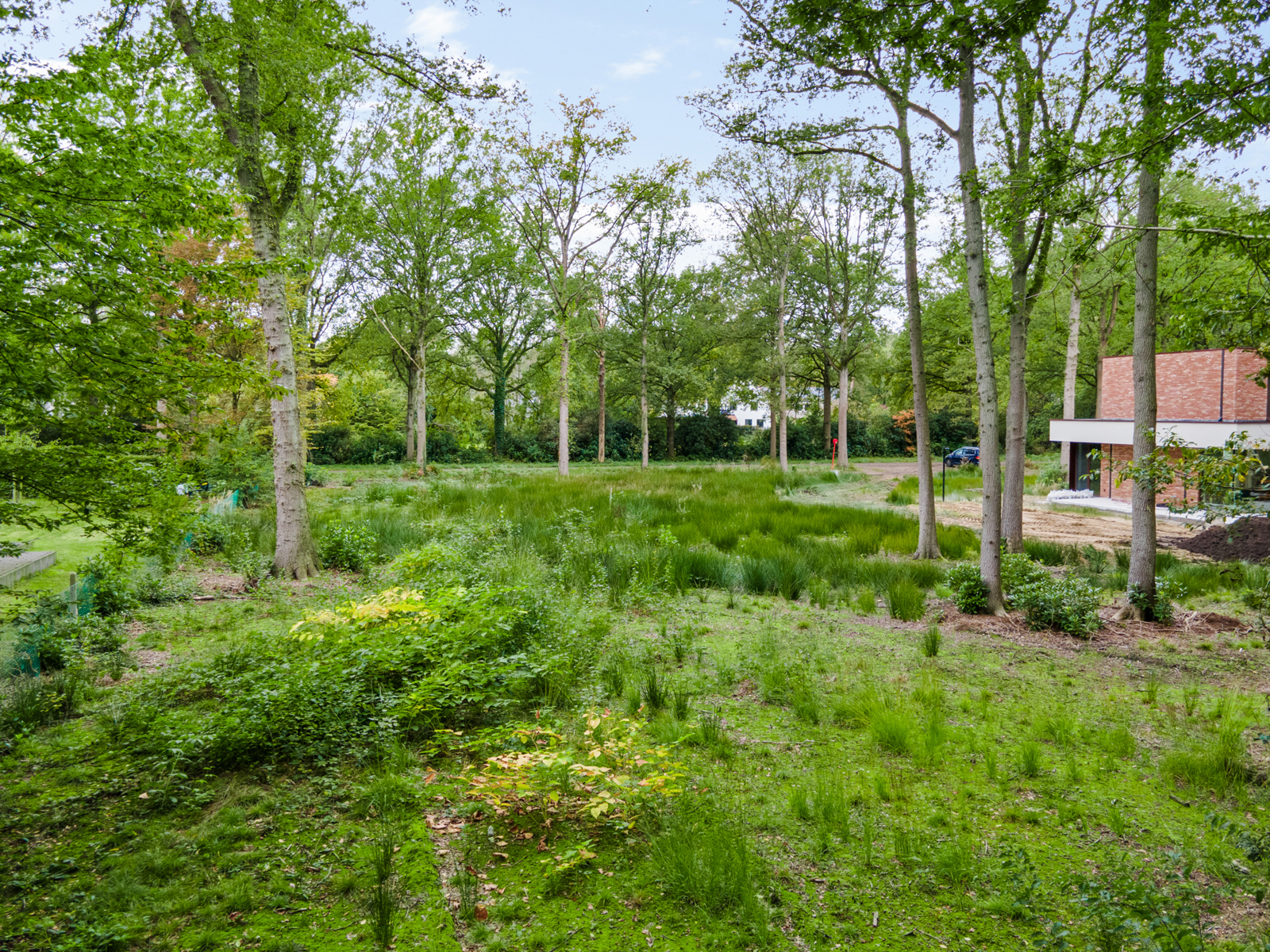Bouwgrond van 2700 m² gelegen op een residentiële locatie. - foto 1