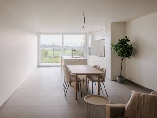 Vlakbij alle winkels en belangrijke invalswegen, bevindt zich deze volledig gerenoveerde woning die uitblinkt in comfort, licht en...