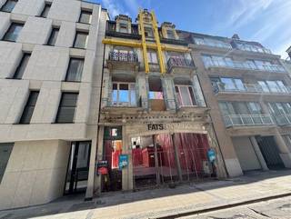 Bent u op zoek naar een rendabele investering of een kleinschalig ontwikkelingsproject (5 éénheden) op een toplocatie? Dit VERGUND PROJECT met...