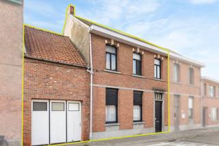 Welcome to Hoog-Kallostraat 48, a charming, characterful home in the heart of the revitalized Beveren-Kruibeke-Zwijndrecht area.<br />Here you can enjoy a peaceful and green living environment, with the vast Polders of Kruibeke and the train station or tram 3 to Antwerp just a short distance away.<br /><br />On the ground floor, a particularly spacious living room welcomes you into a warm, light-filled space. The fitted kitchen with handy storage space fits in perfectly. There is also a bathroom with a hip bath and sink, and a separate guest toilet.<br /><br />On the first floor, there are three spacious bedrooms, ideal for a family or home office. The attic offers additional storage space and could be converted if desired.<br /><br />Outside, you can enjoy a spacious, sunny garden (a rare asset in this neighborhood) and a practical gate that provides extra access and ease of use.<br /><br />This property combines space, authenticity, and accessibility in one harmonious whole. Perfect for those who love village atmosphere, nature, and easy access to Antwerp. Discover the tranquility and charm of this special place.<br /><br />Request your visit today with Nick at 0472/78.57.67 or via our contact form, and we will get back to you as soon as possible.
