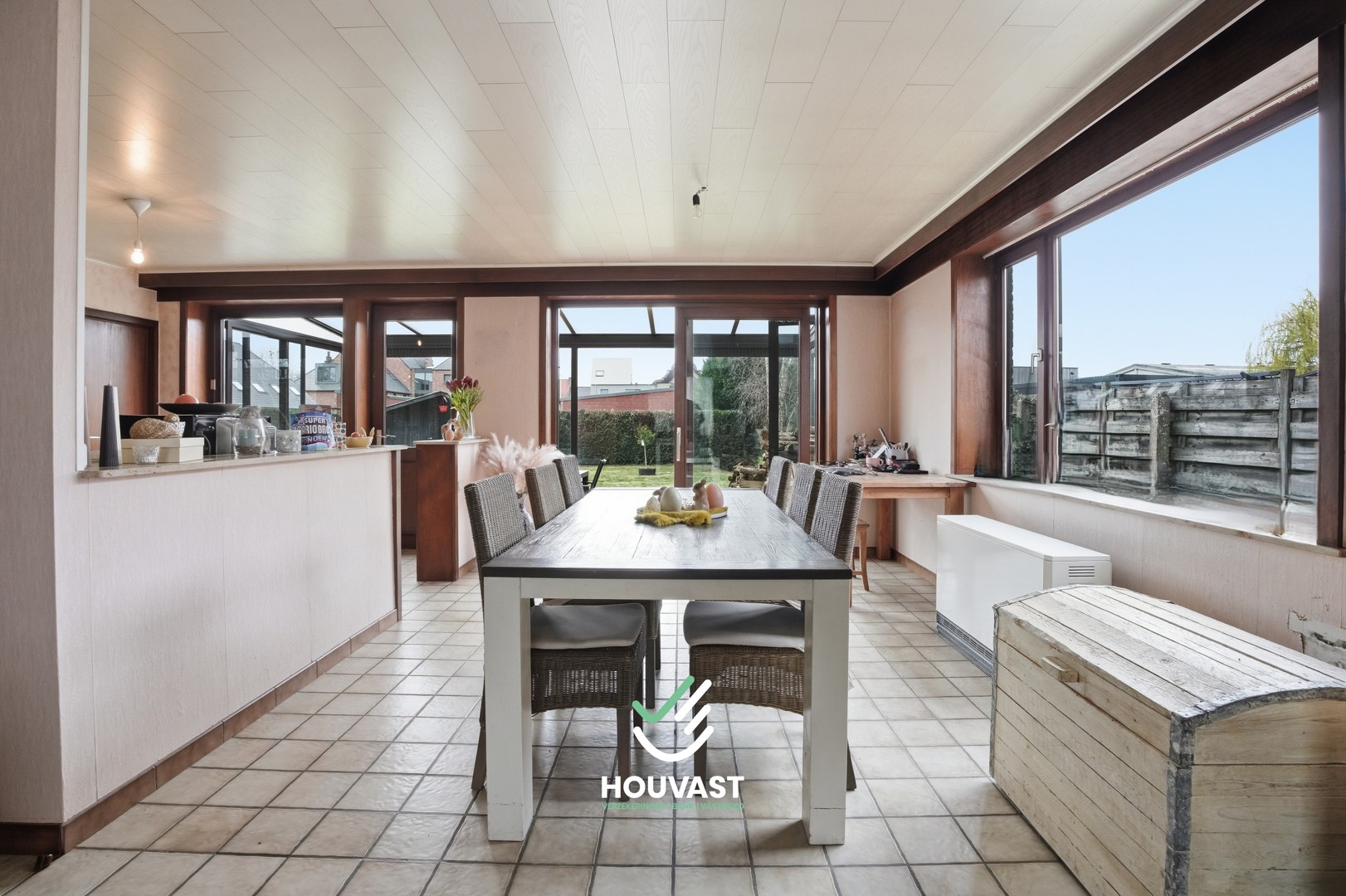 Te koop - Bungalow met 3 slaapkamers en veel potentieel in het charmante Woesten. - foto 3