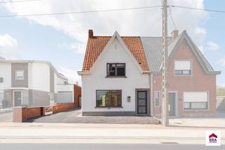 Bent u op zoek naar een instapklare en energiezuinige woning met hedendaagse afwerking én ruimte? Dan is deze volledig gerenoveerde woning met...