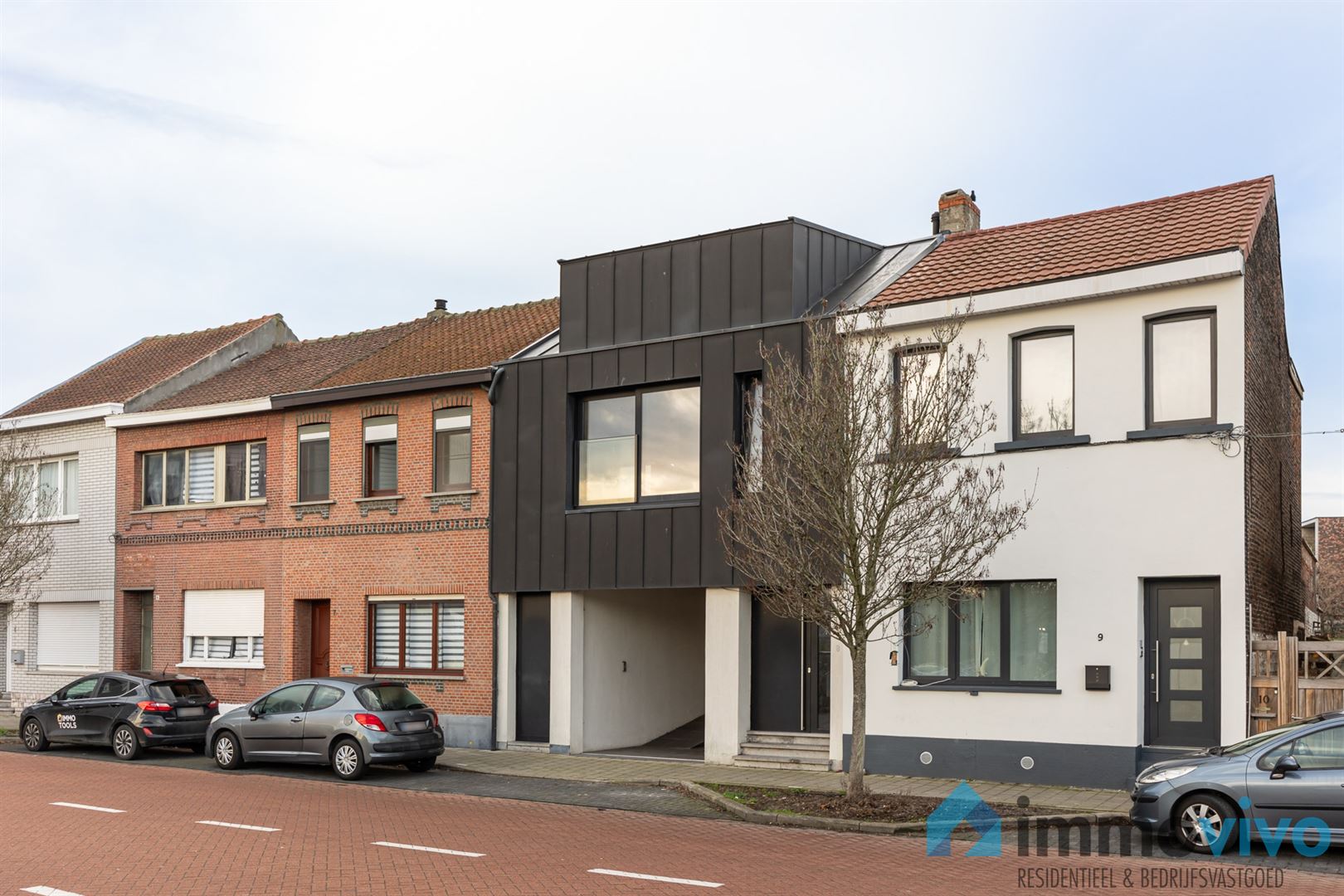 Unieke duplex, op te frissen, met 2 slaapkamers, staanplaats en aparte handelsruimte op topligging. - foto 2
