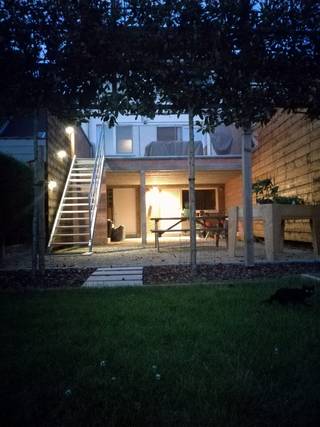 <p>TE KOOP Dendermondsesteenweg 1730 Asse ENERGIELABEL B kwu 165 4 kamers gans gerenoveerd ( volledig betonnen constructie )( nieuw dak) nieuw nelctriciteit (nieuwe verwarming) nieuw ramen 3 dubbel glas inloop douch electricische rolluiken INBRAAK EN BRAND ALARM installatie Keuken alle toestellen TERRAS zonneluifel gans breedte terras Alles is vernieuwd Alle attesten in orde Geen verbetering kosten tot 2050 Alles Gekeurd ( GEEN IMMO A U B )( ( Nabij School op 50 m EN openbaar vervoer ( centrum Asse 500 m )</p><p>(ZIJN GEEN KOSTEN AAN GANS DAT HUIS )</p>
