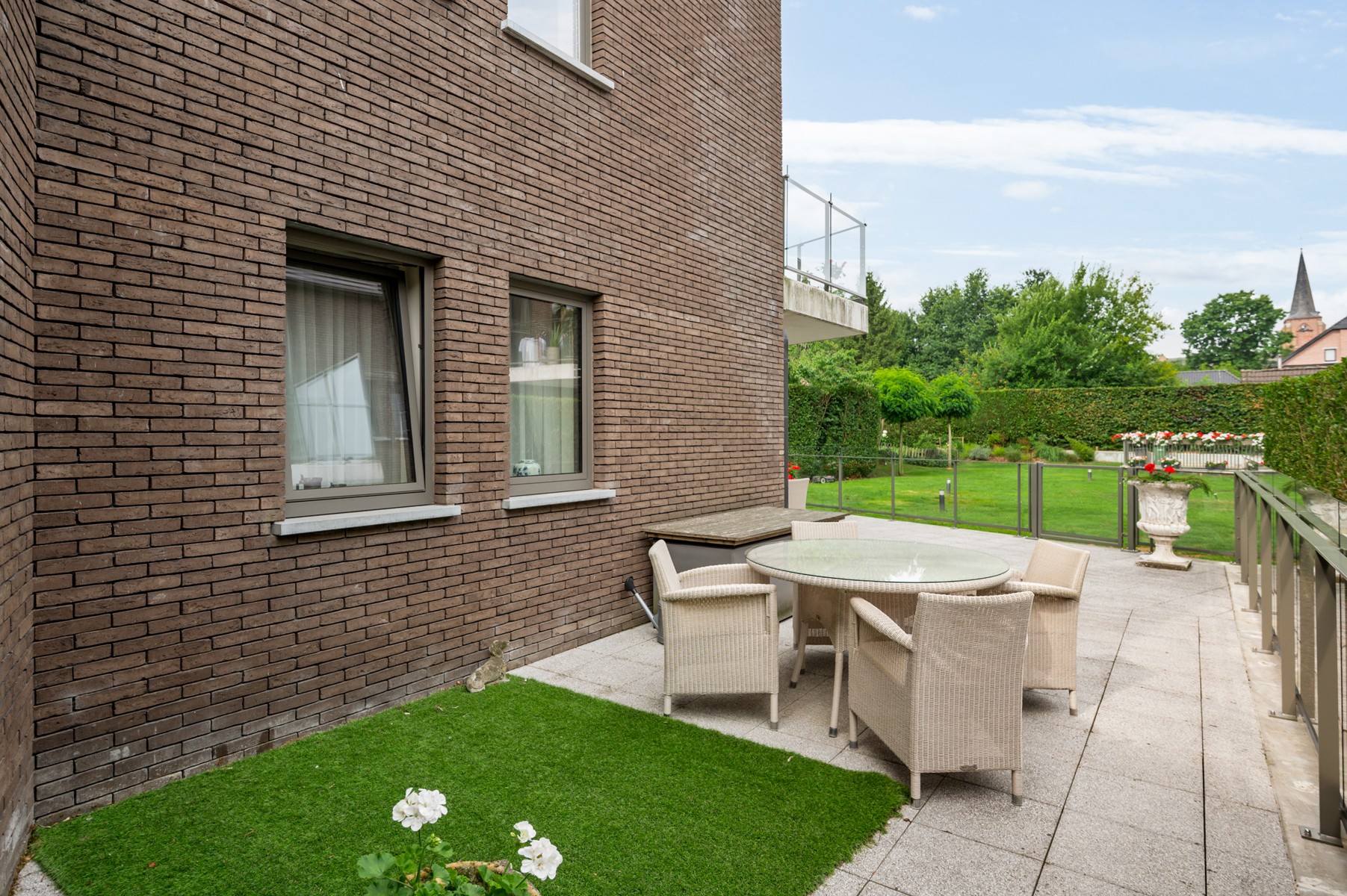 Recent appartement met terras, 2 slaapkamers en bureauruimte - foto 4