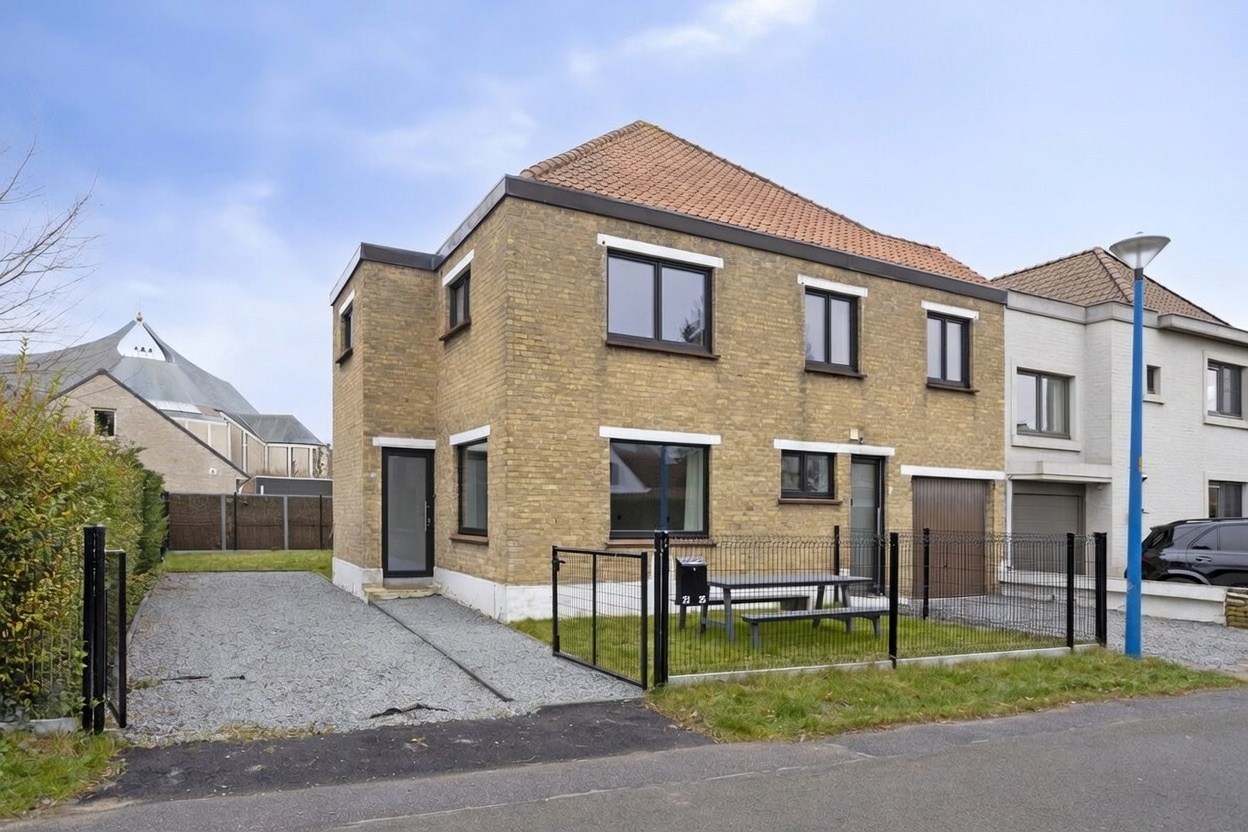PRACHTIG GERENOVEERD 4 SLAAPKAMERAPPARTEMENT TE HUUR OP JAARBASIS - foto 4