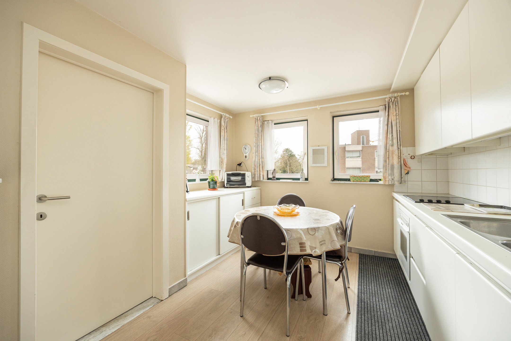 Instapklaar 3 slpk app. met parking nabij centrum Mol - foto 3