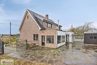 In het groene en landelijke Lennik vindt u deze charmante en ruime villa van ca. 200 m² op een ruim perceel van 17a54 ca.De woning biedt een oase van...