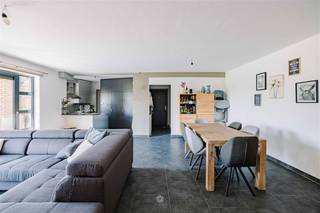 SAINT-SAUVEUR - Bent u op zoek naar een ruim en instapklaar 2-kamer appartement?Dan is dit pand misschien wel iets voor u! De belangrijkste kenmerken...