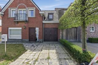 Ce bâtiment mitoyen, situé dans la Vinktstraat 104 à Aarsele (Tielt), est une opportunité unique pour ceux qui recherchent une propriété avec...