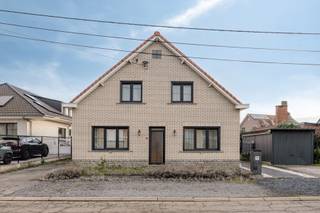 In een rustige straat in Boortmeerbeek bevindt zich deze alleenstaande woning die in 2021 volledig werd gestript en gerenoveerd. De woning...