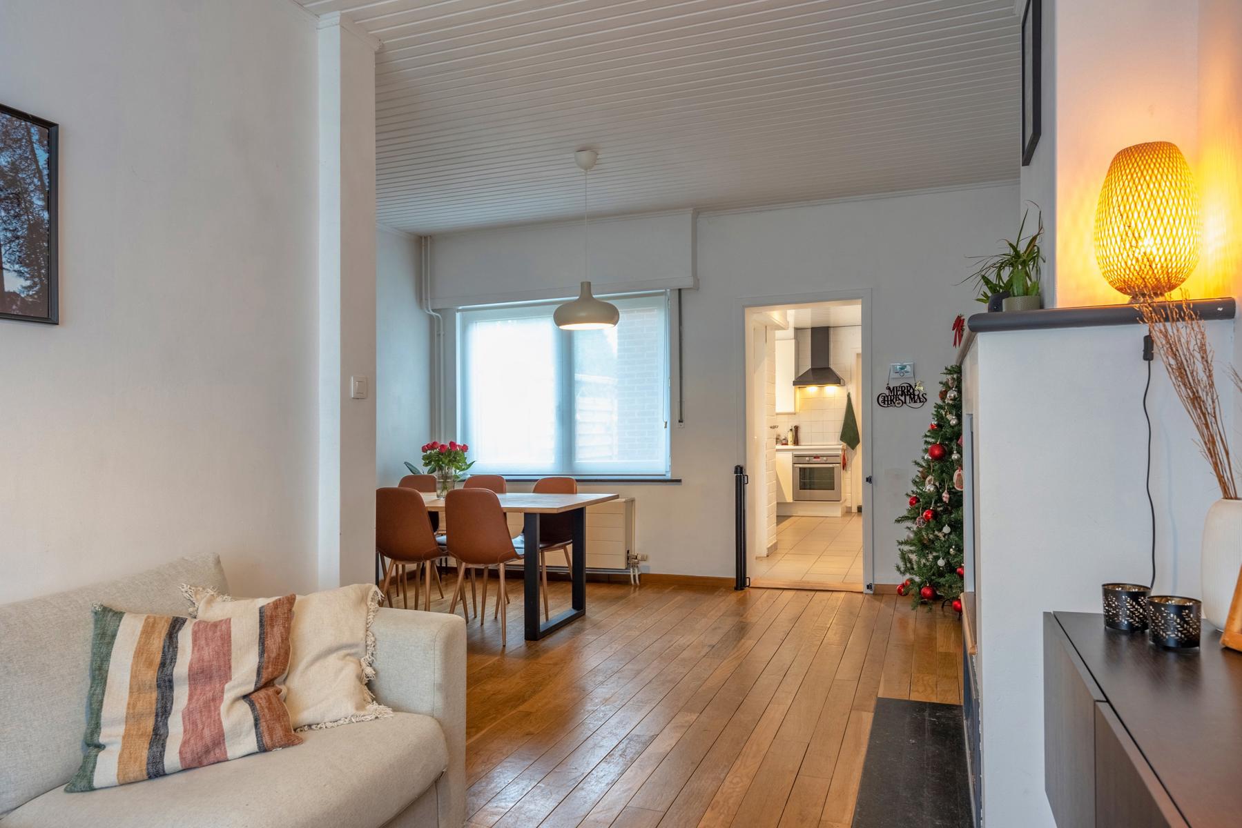 Instapklare half open bebouwing met drie slaapkamers, tuin en zonnepanelen. - foto 5