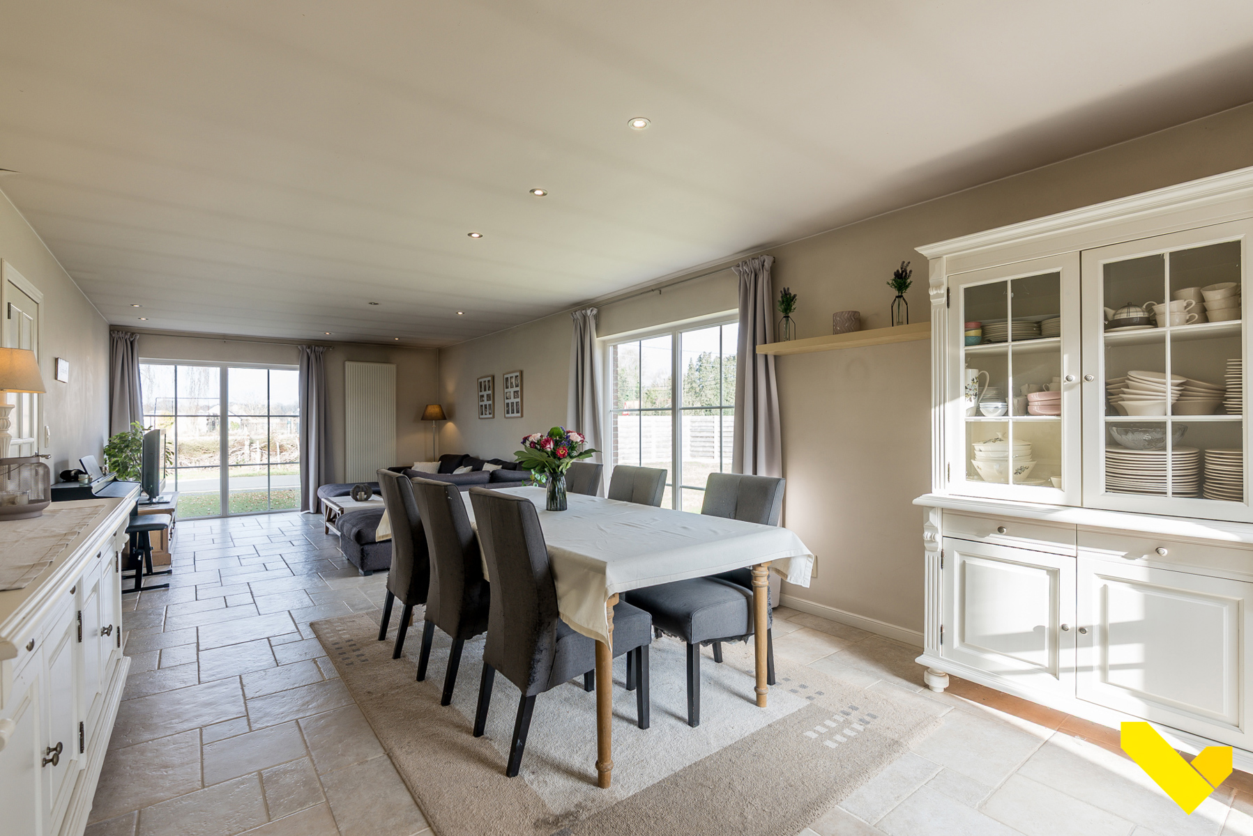 Gelijkvloerse woning met extra verdieping en ruime tuin. - foto 4