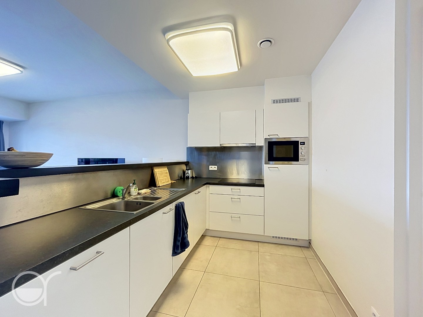 Recent 1 slaapkamer appartement met zicht op water - foto 3