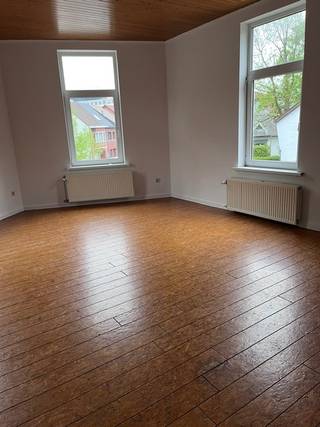 2 appartementen tesamen of apart te koop met 1 grote slok, prachtig zicht nabij OLV. 1 app is volledig vernieuwd andere is ook in goede staat. Handelszaak gelijkvloers ook apart te koop voor 149000 euro. Of gans de blok als investering mogelijk.
