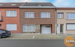 EERSTE KIJKMOMENT - Zat. 24/1/26 VAN 10U -TOT 12U (ENKEL OP AFSPRAAK)DENDERLEEUW - Deze zeer solide gesloten bebouwing bevindt zich in het bruisende...