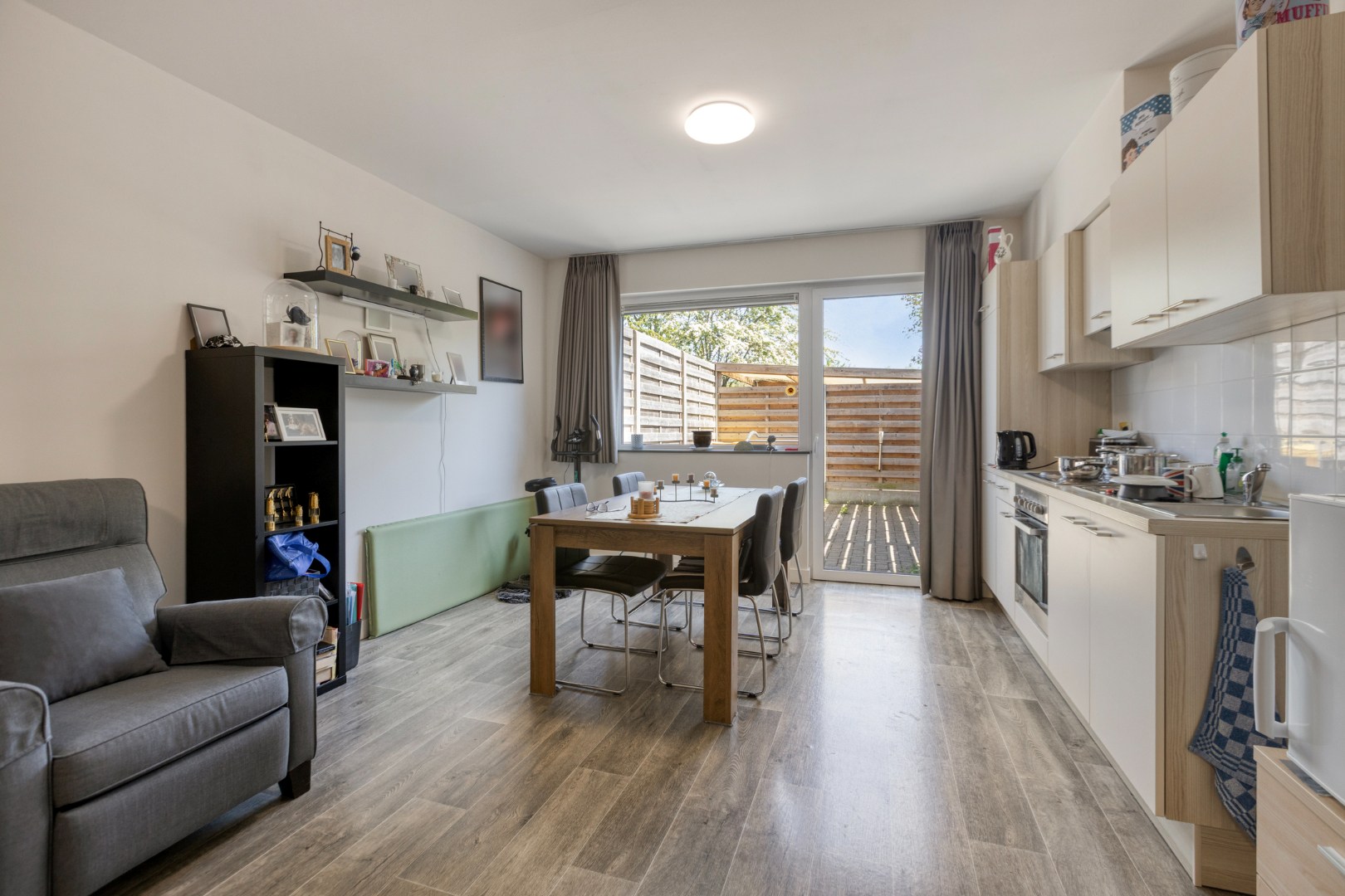 Gelijkvloers appartement met 1 SLPK en terras in het centrum van Mol ! - foto 5