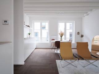 <strong>Appartement rénové de haute qualité avec 3 chambres à proximité de Gand-Sud</strong><br /><br />Situé dans un petit projet de rénovation, discrètement implanté derrière la Keizer Karelstraat et à distance de marche de Gand-Sud et du centre historique, cet appartement spacieux et entièrement rénové offre un cadre de vie moderne et confortable.<br /><br />L’immeuble ne compte que trois unités résidentielles, garantissant intimité, gestion simplifiée et faibles charges fixes.<br />La rénovation complète, réalisée en 2025, met l’accent sur l’efficacité énergétique, l’esthétique et la qualité des finitions. Le résultat : un appartement contemporain présentant une excellente performance énergétique (label A – EPC 100).<br /><br />Avec une surface habitable de 107 m², le bien offre une agréable sensation d’espace en plein cœur de la ville. Le séjour lumineux, les trois chambres, ainsi que la cuisine et la salle de bains élégantes assurent un agencement fonctionnel alliant confort et raffinement.<br /><br /><strong>Un bien idéal pour des familles ou investisseurs à la recherche d’une propriété économe en énergie, clé en main et facile d’entretien, située dans un emplacement privilégié à Gand.</strong><br /><em>(Les frais relatifs à la mesurage et à l’acte de base sont à charge de l’acquéreur.)</em>