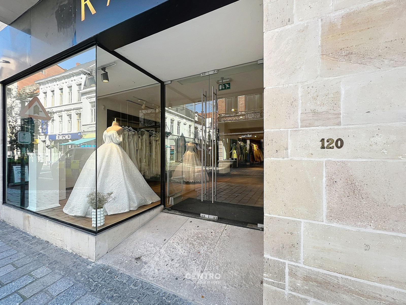 Handelspand met uitstraling (420 m² winkelruimte + extra stockruimte) te huur op topligging in OOSTSTRAAT, Roeselare. - foto 4