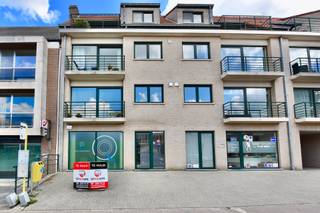 Gelegen nabij het centrum van Zomergem aan Residentie Silvretta I en II vindt u deze privatieve autostaanplaats. Wenst u uw wagen veilig te...