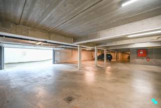 Bent u op zoek naar een veilige en centraal gelegen parkeerplaats in Oostrozebeke? In residentie 'De Sterre' bieden wij nu vijf...