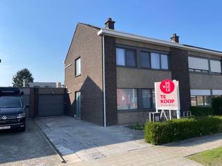 Family home for sale in Beveren with 3 bedrooms, garage and sunny gardenThis semi-detached building for sale in Beveren is located in the...