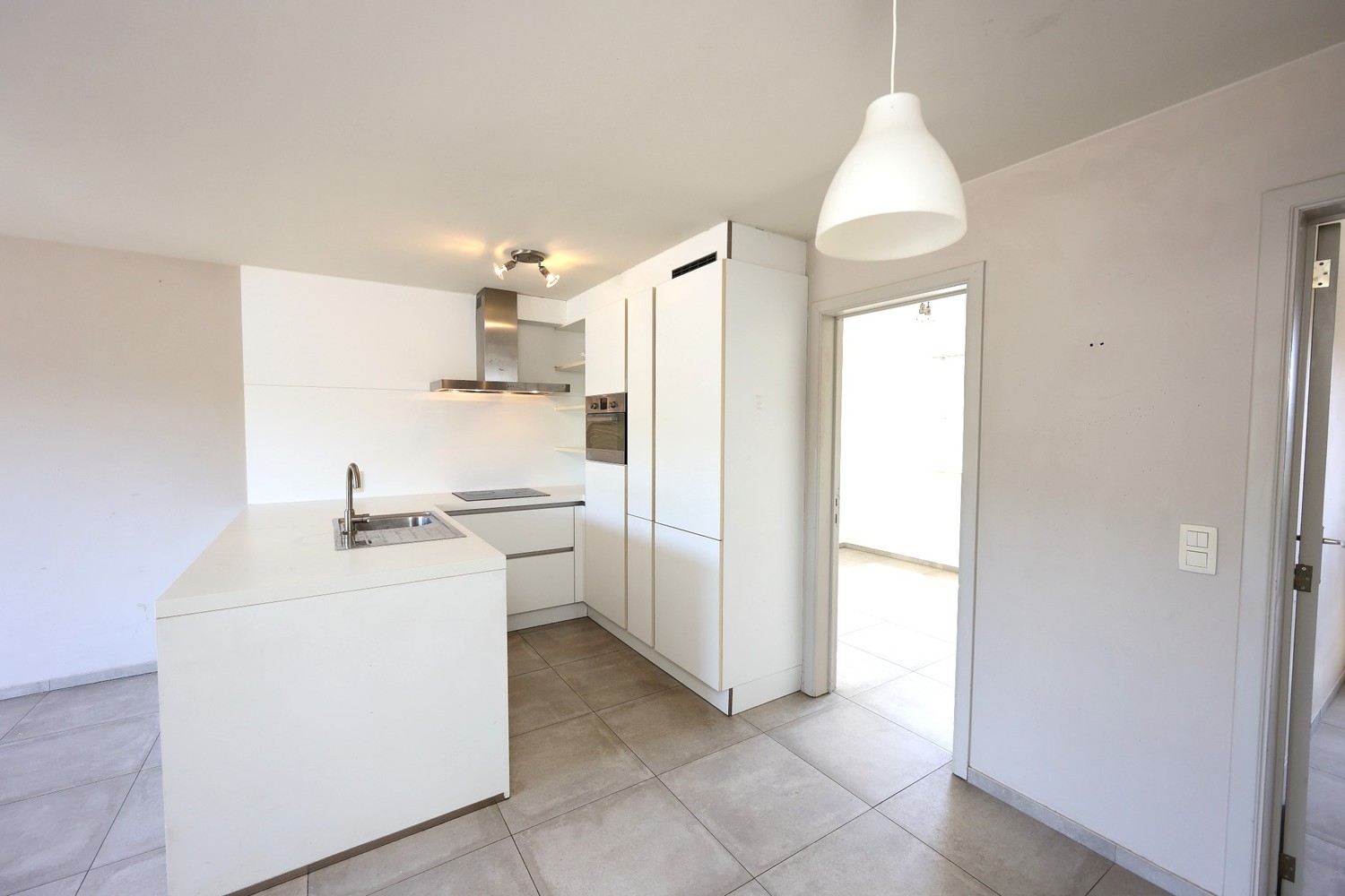 Volledig gerenoveerd 2-slaapkamerappartement met zicht op de duinen – Bredene - foto 2