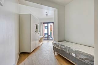 <span><span><strong>*Uniek investeringsvastgoed*</strong></span><br /><br />Aan de Stadsrand van de bruisende studentenstad Leuven namelijk op de hoek van de Naamsesteenweg met de Groenstraat kan je dit uniek opbrengstproject vinden. </span><span>Het pand is uiterst centraal gelegen, ideaal voor studenten zowel studerende in het centrum als de Campussen in Heverlee: Arenberg, UCLL, Sportkot... </span><span>Dit opbrengstpand </span><span>omvat 35 moderne entiteiten namelijk 31 kamers privatief sanitair en 4 studio's voorzien van al het nodige comfort en bemeubeling. </span><br /><br /><span>Alle entiteiten </span><span>kunnen indien gewenst voorzien worden van een verhuring.</span><span> Nettorendement 3,5%. Oplevering verbouwing start academiejaar 2024-2025.</span><br /><br /><span><strong>Wens je meer informatie? Dat kan ! Contacteer onze Expert Investeringsvastgoed: Jacky 0495 53 46 49 of jacky@connect-immo.be</strong></span><br /><br /><span>EPB Startverklaring!</span><br /><span>wg, gdv, gvkr, gvv</span>