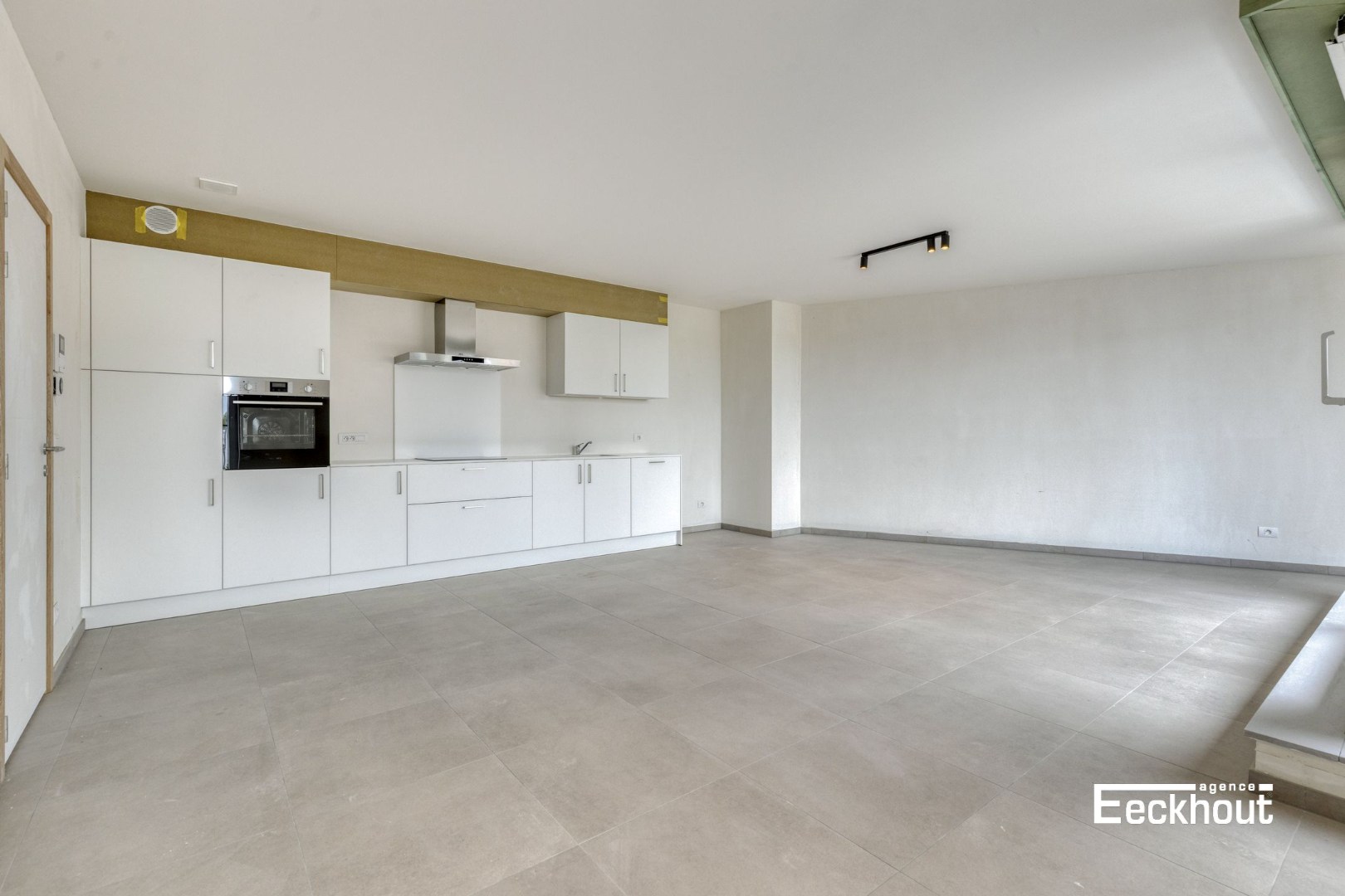 Nieuwbouwappartement met terras nabij alle voorzieningen te Bredene-Dorp! - foto 3