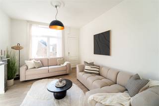 Ontdek dit unieke, volledig bemeubelde duplex appartement op De Vrièrestraat 29, in het hart van het prestigieuze Antwerpen Zuid, op een...