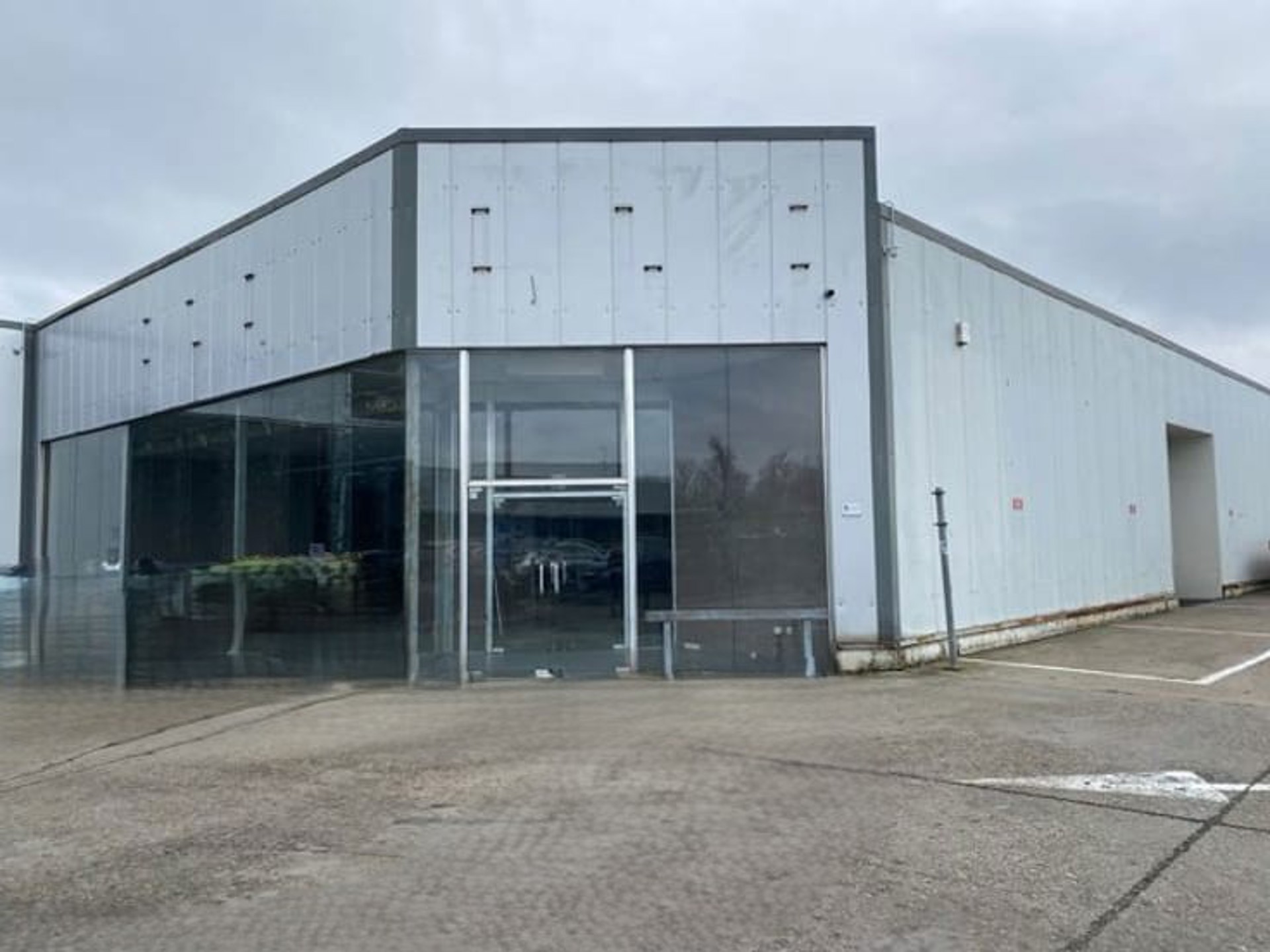 Commercial for rent in Dendermonde - photo 1